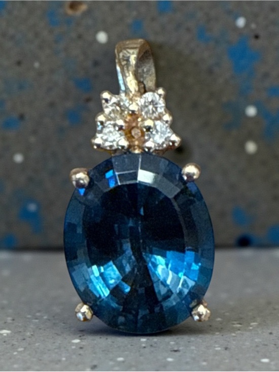 Jewelry - 14K Gold London Blue Topaz Pendant Necklace Fine Jewelry Oval Diamond Accent
